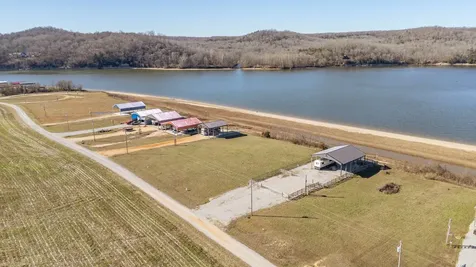 2571 Hardin Bottom River Road Clifton TN 38425