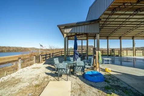 2571 Hardin Bottom River Road Clifton TN 38425