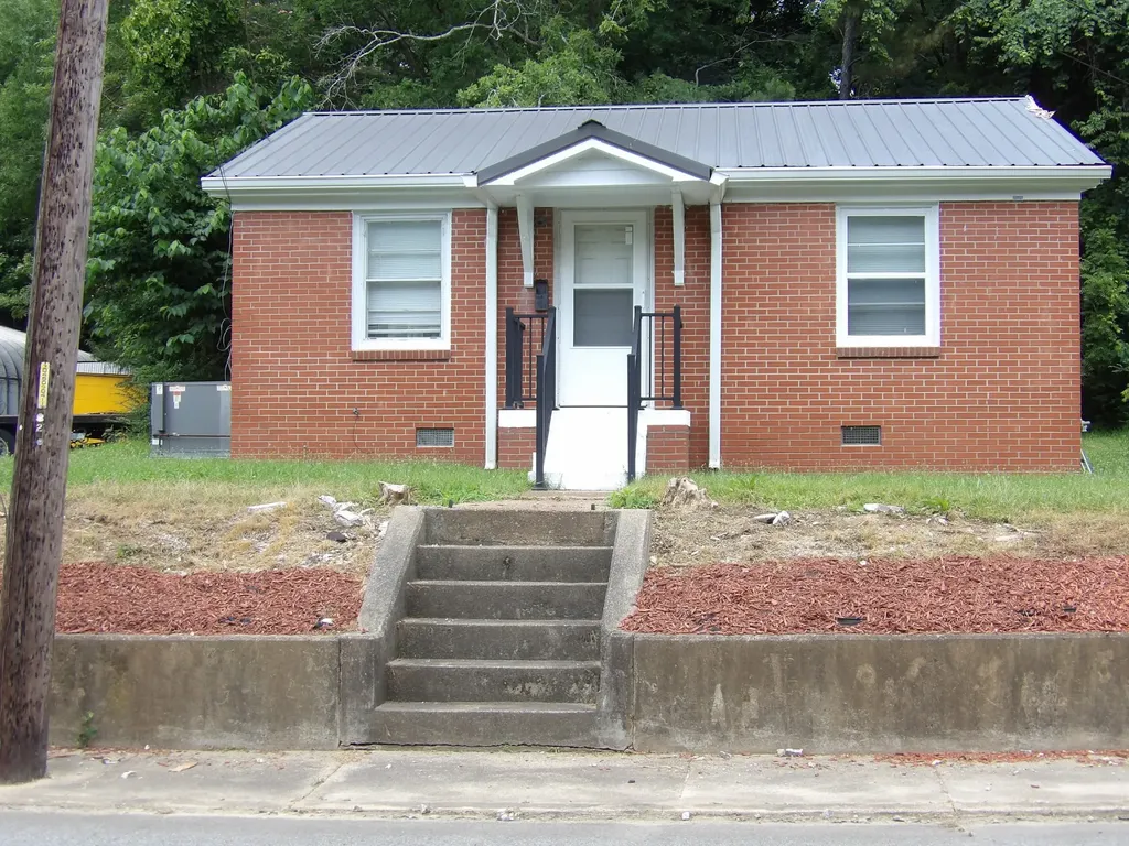 202 E Richland Avenue Waverly TN 37185