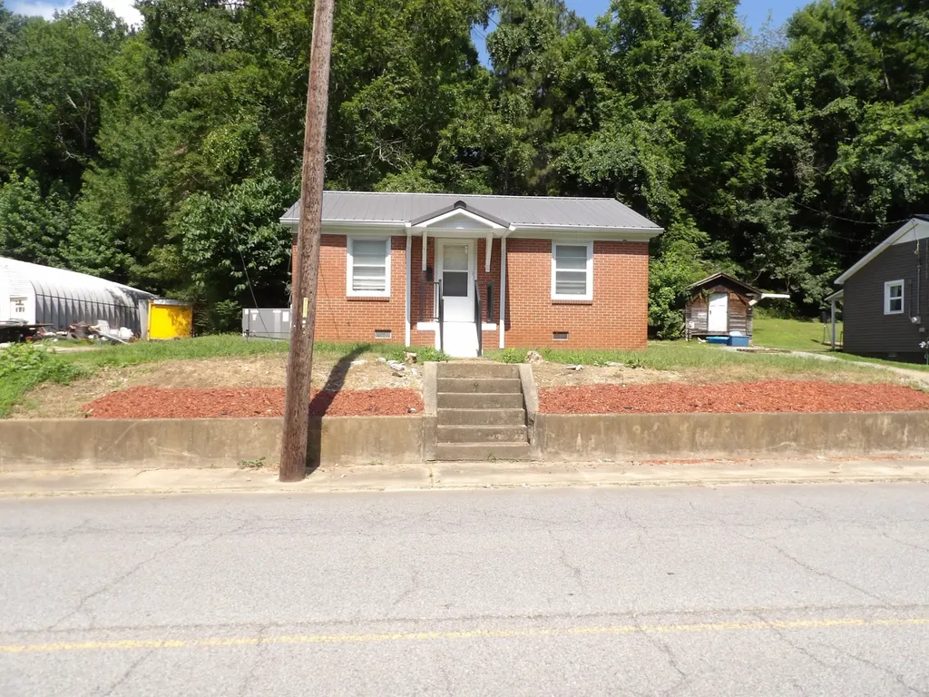 202 E Richland Avenue Waverly TN 37185