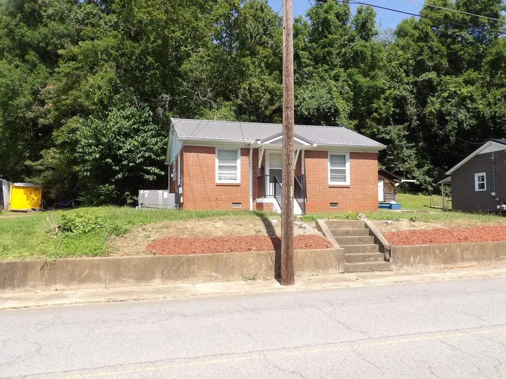 202 E Richland Avenue Waverly TN 37185