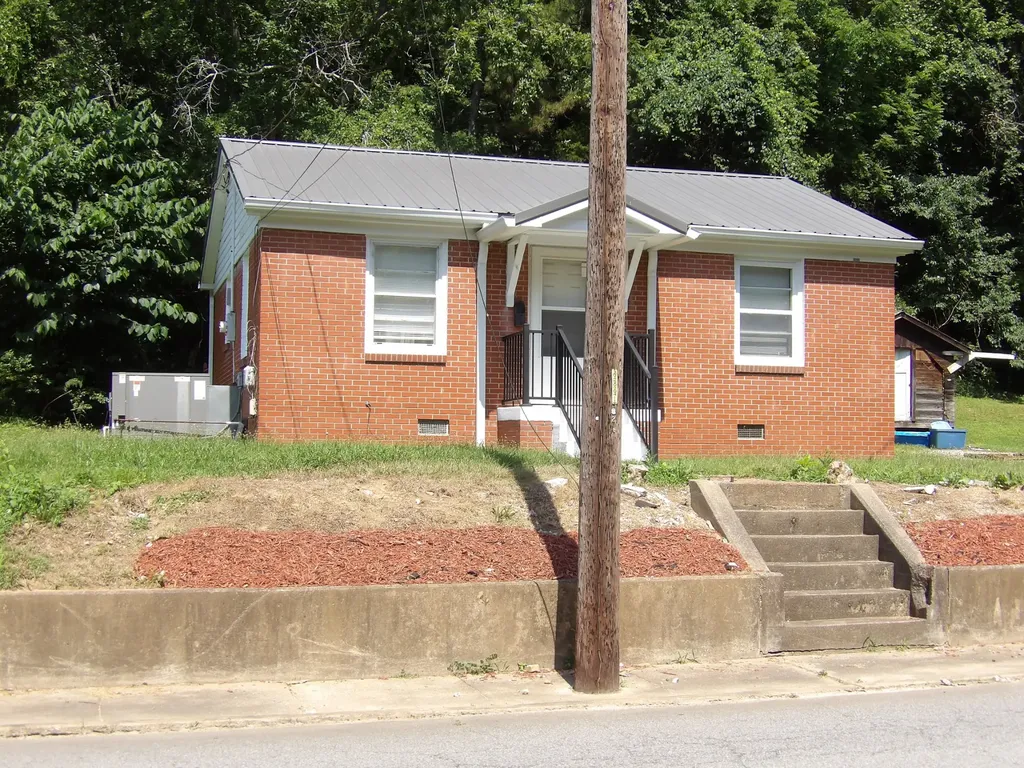 202 E Richland Avenue Waverly TN 37185