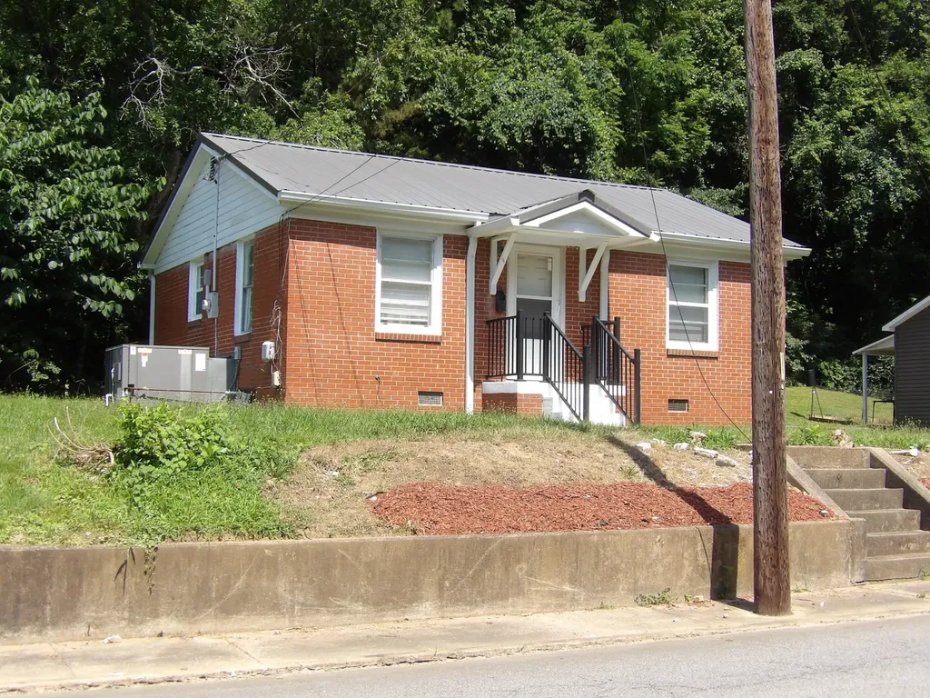 202 E Richland Avenue Waverly TN 37185