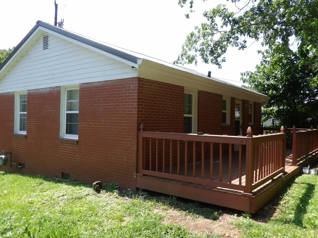 202 E Richland Avenue Waverly TN 37185