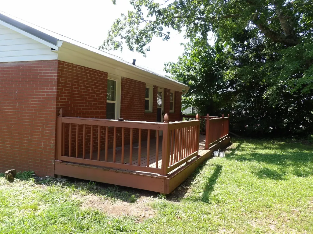 202 E Richland Avenue Waverly TN 37185