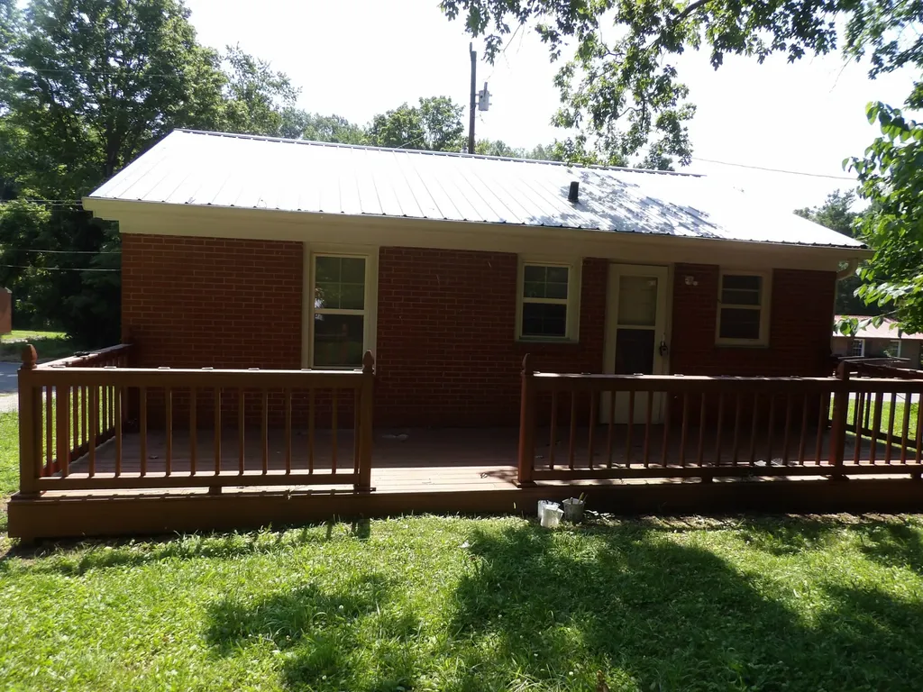 202 E Richland Avenue Waverly TN 37185