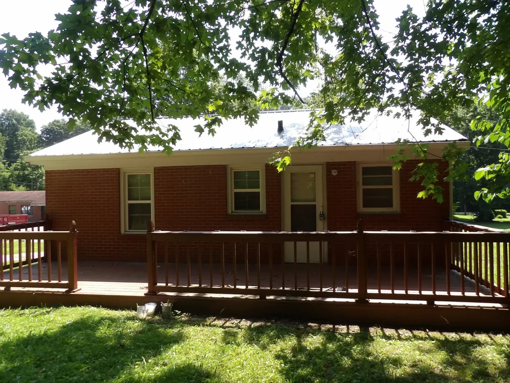 202 E Richland Avenue Waverly TN 37185