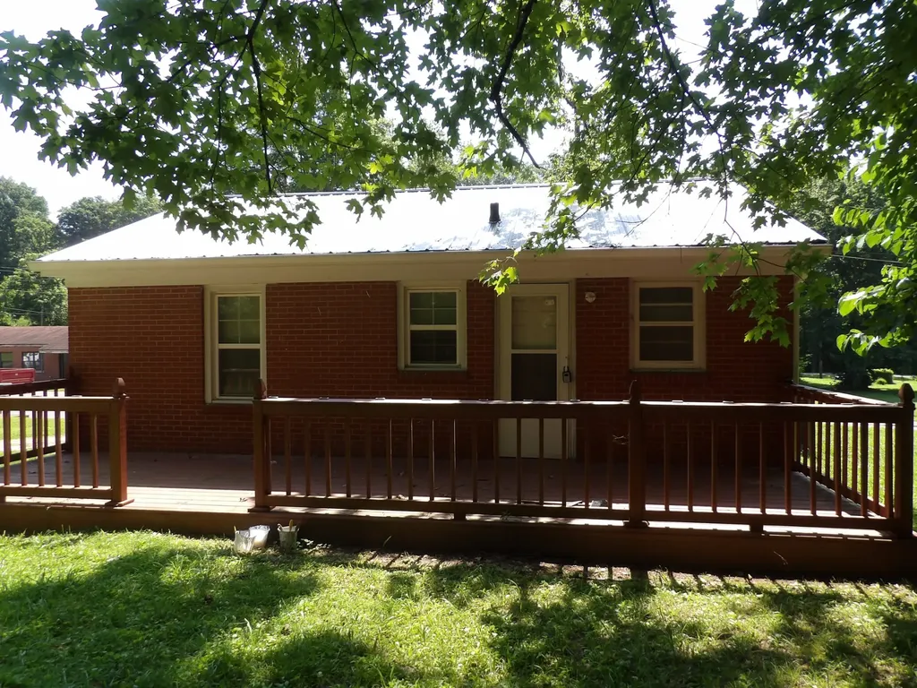 202 E Richland Avenue Waverly TN 37185