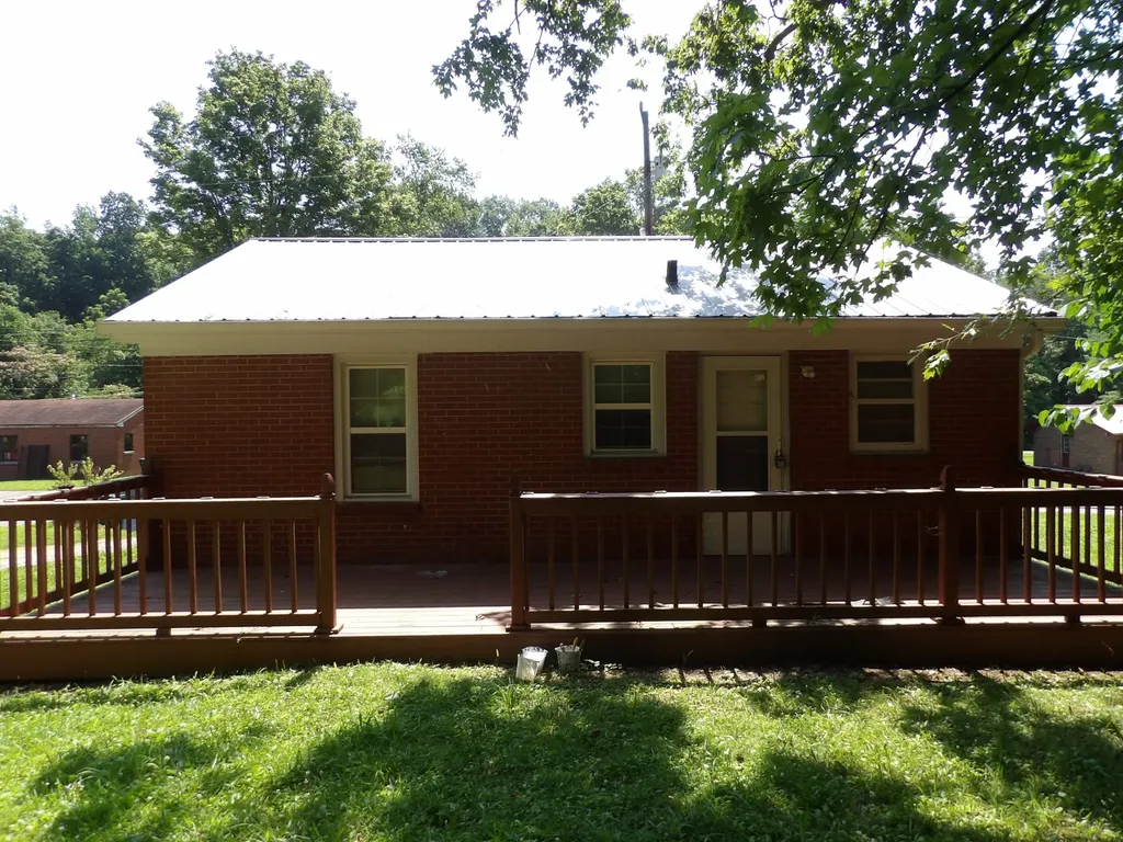 202 E Richland Avenue Waverly TN 37185
