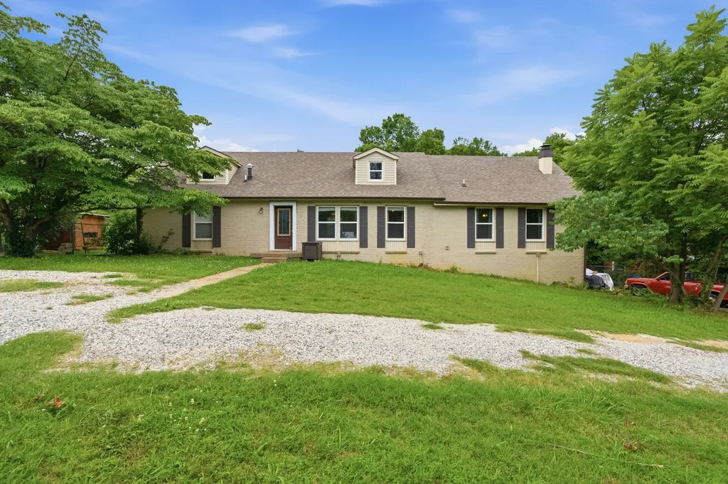 305 Cainridge Drive Clarksville TN 37040