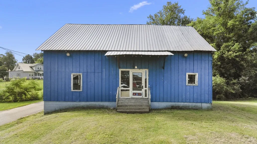 108 Hinkle Hill St, E Bell Buckle TN 37020