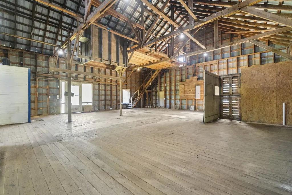 108 Hinkle Hill St, E Bell Buckle TN 37020