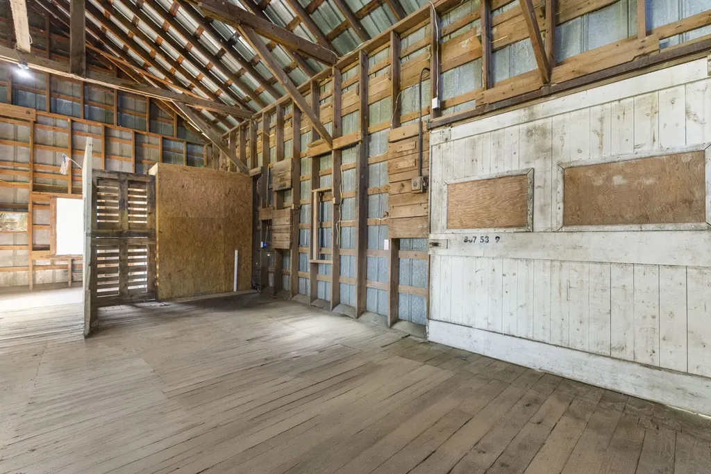 108 Hinkle Hill St, E Bell Buckle TN 37020