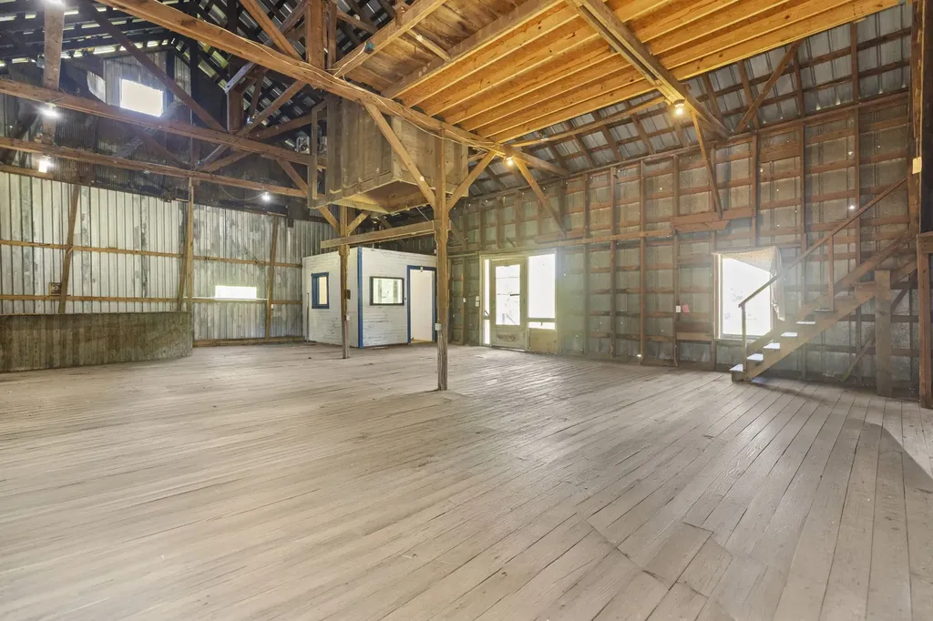 108 Hinkle Hill St, E Bell Buckle TN 37020
