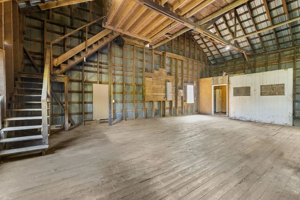 108 Hinkle Hill St, E Bell Buckle TN 37020