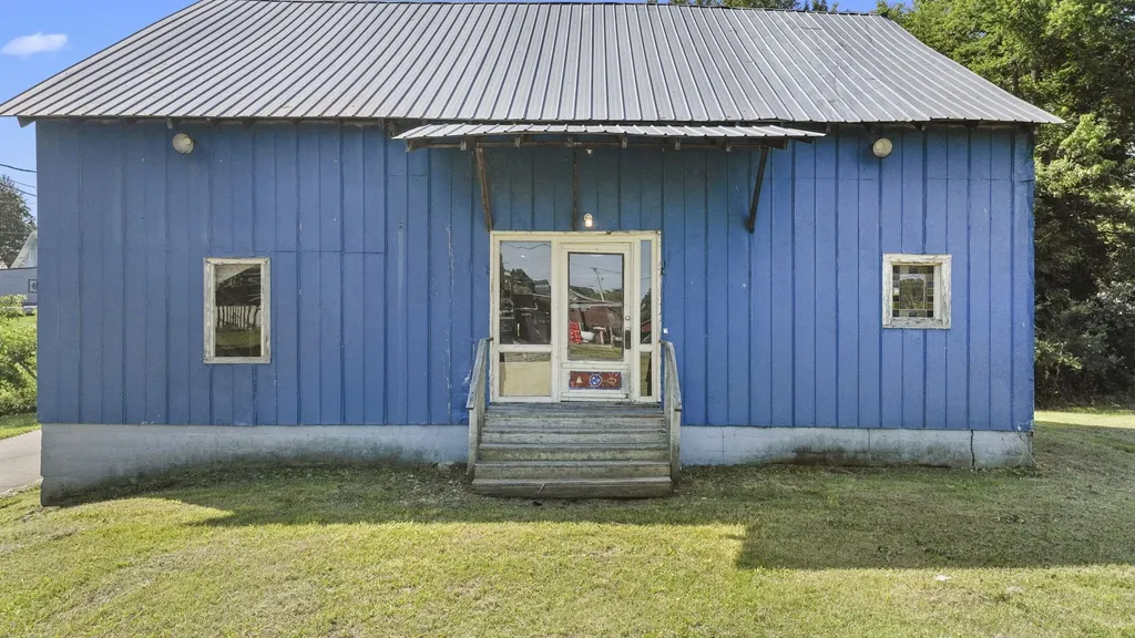108 Hinkle Hill St, E Bell Buckle TN 37020
