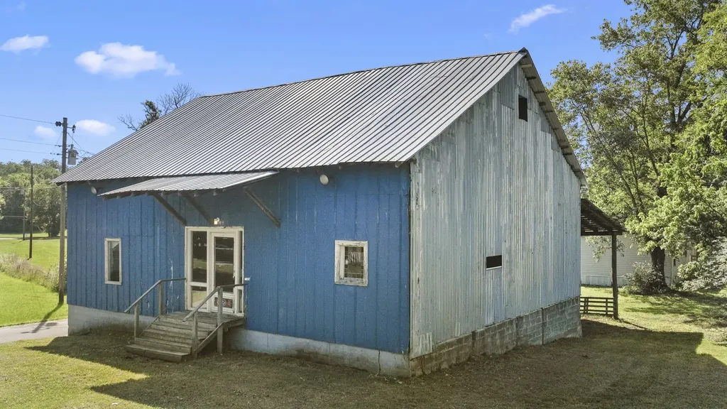 108 Hinkle Hill St, E Bell Buckle TN 37020