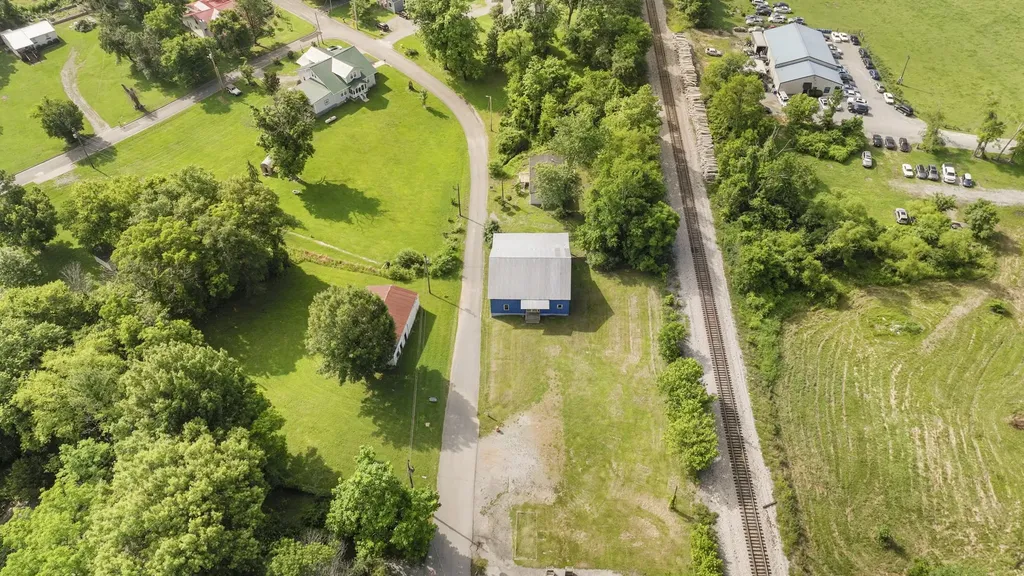 108 Hinkle Hill St, E Bell Buckle TN 37020