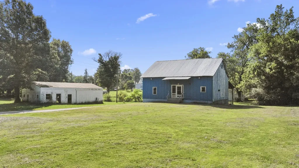 108 Hinkle Hill St, E Bell Buckle TN 37020