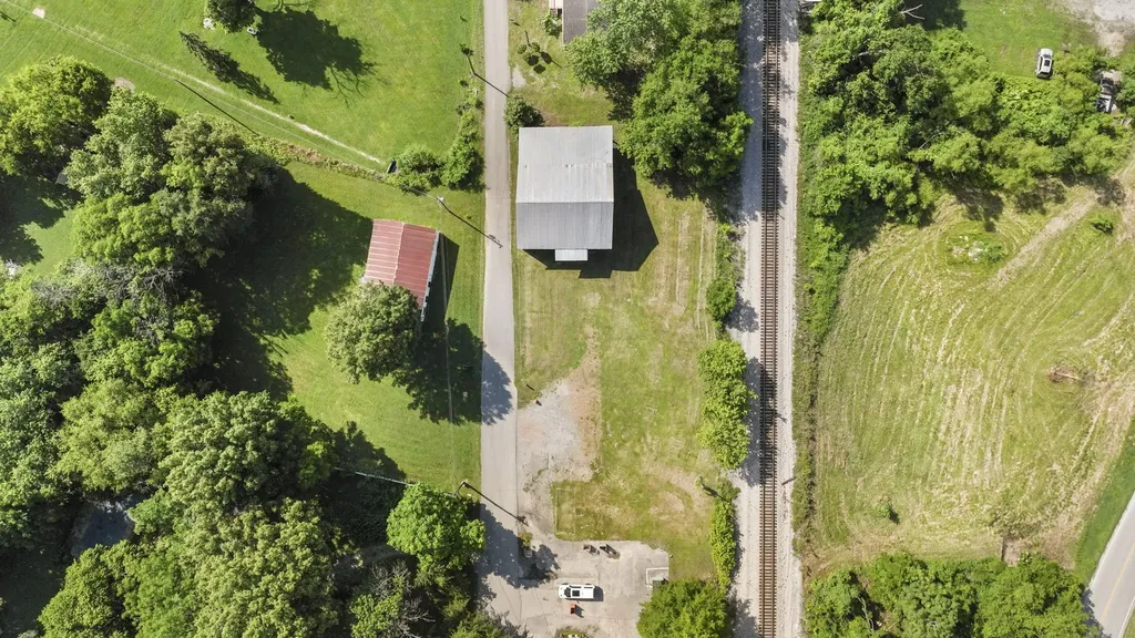 108 Hinkle Hill St, E Bell Buckle TN 37020
