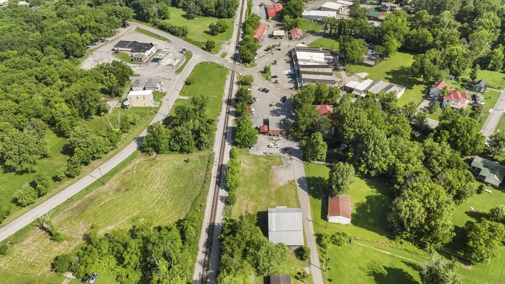 108 Hinkle Hill St, E Bell Buckle TN 37020