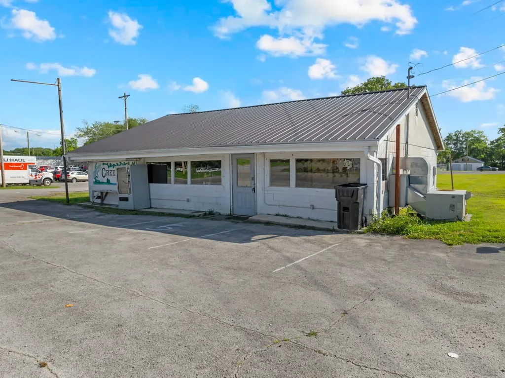 704 S Anderson Street Tullahoma TN 37388