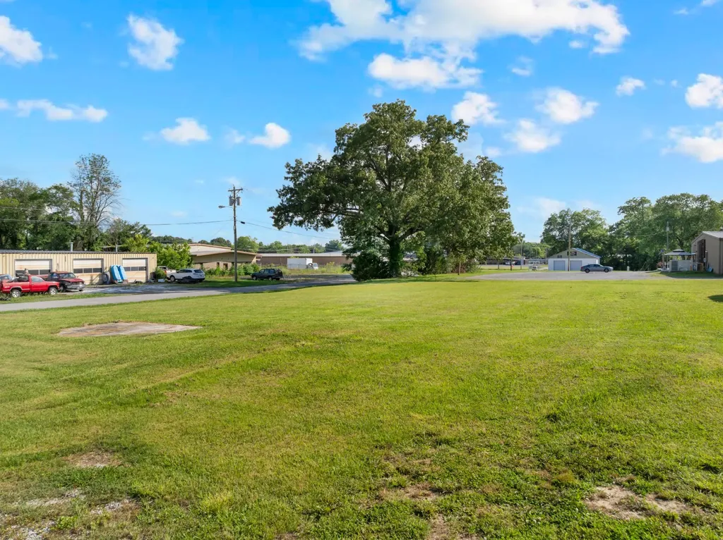 704 S Anderson Street Tullahoma TN 37388