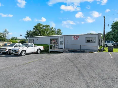 704 S Anderson Street Tullahoma TN 37388