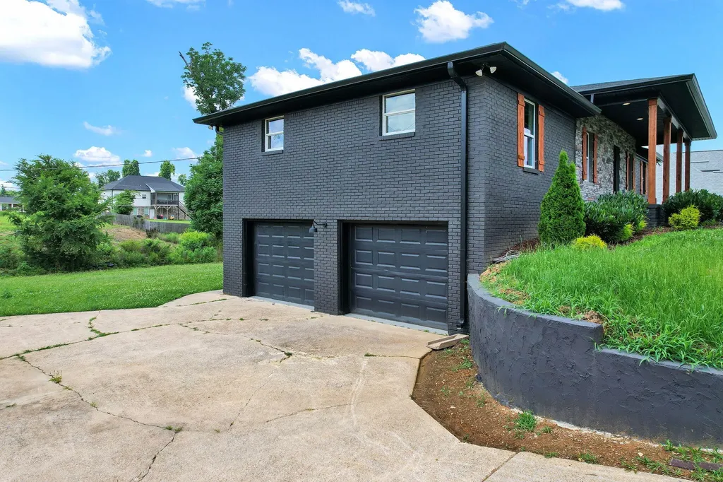 8164 Holly Crest Drive Chattanooga TN 37421