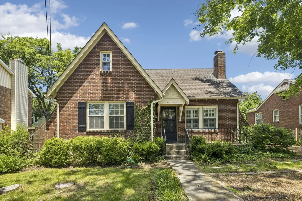 1910 Sweetbriar Avenue Nashville TN 37212