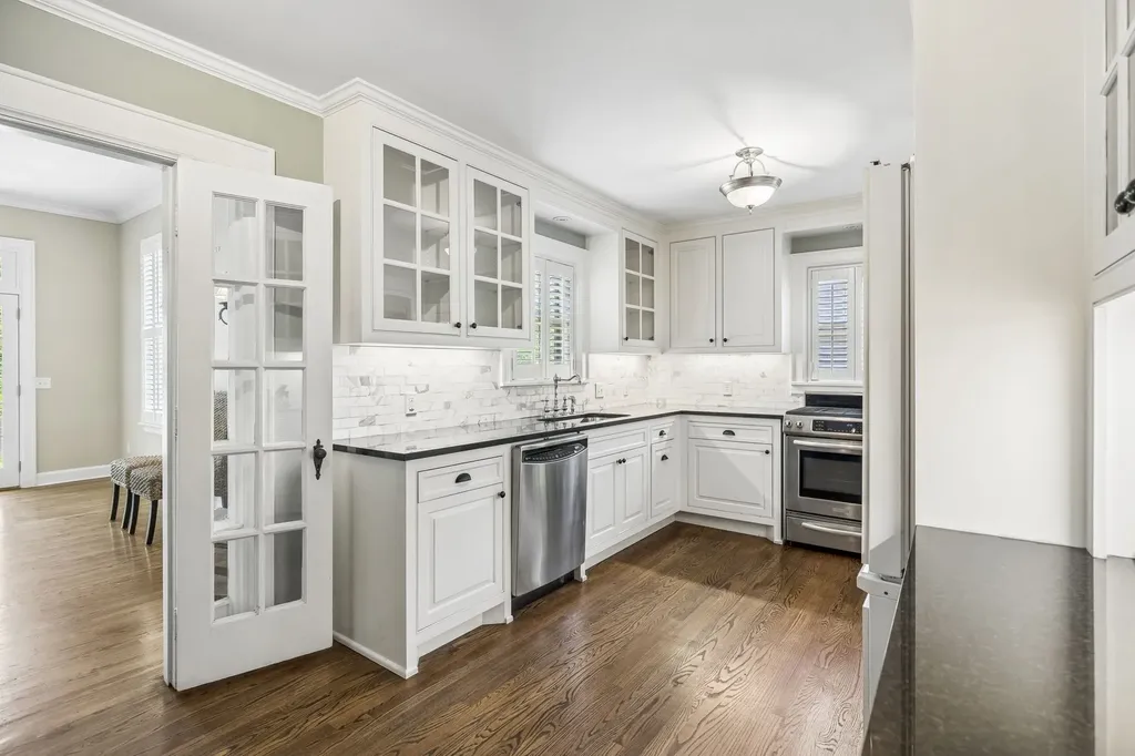 1910 Sweetbriar Avenue Nashville TN 37212