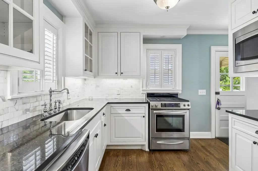 1910 Sweetbriar Avenue Nashville TN 37212