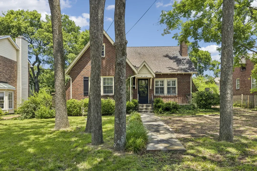 1910 Sweetbriar Avenue Nashville TN 37212