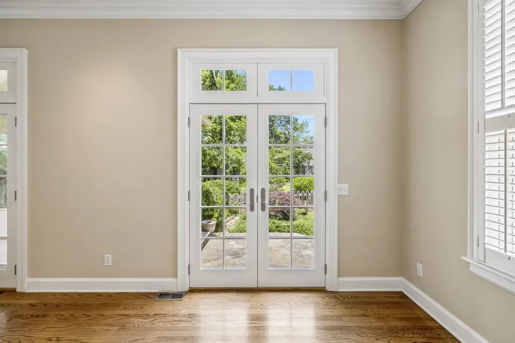 1910 Sweetbriar Avenue Nashville TN 37212