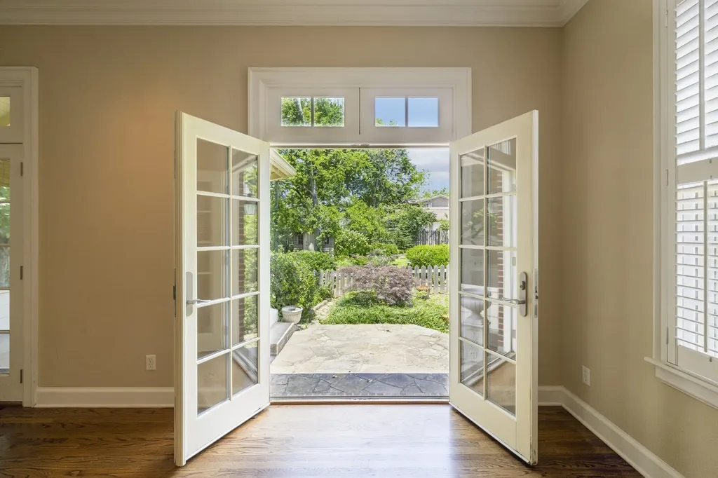 1910 Sweetbriar Avenue Nashville TN 37212