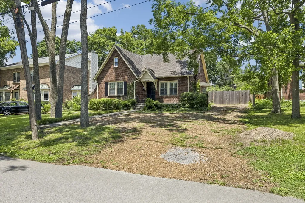 1910 Sweetbriar Avenue Nashville TN 37212