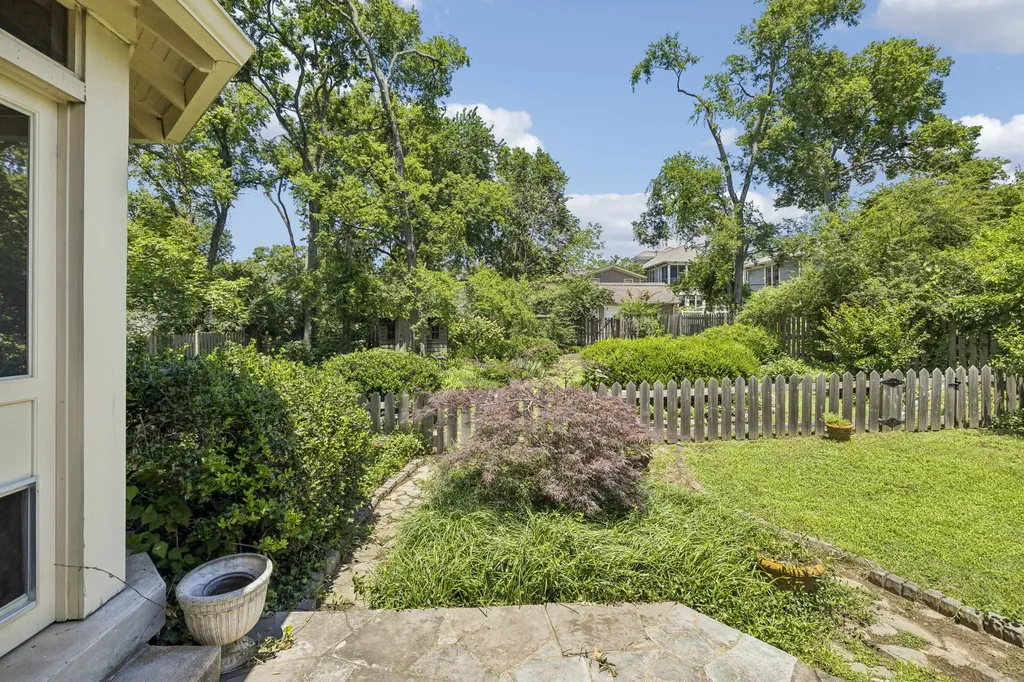 1910 Sweetbriar Avenue Nashville TN 37212