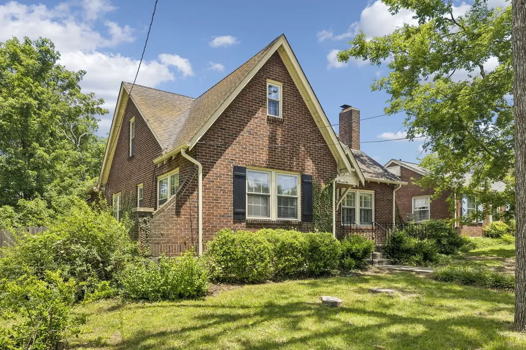 1910 Sweetbriar Avenue Nashville TN 37212
