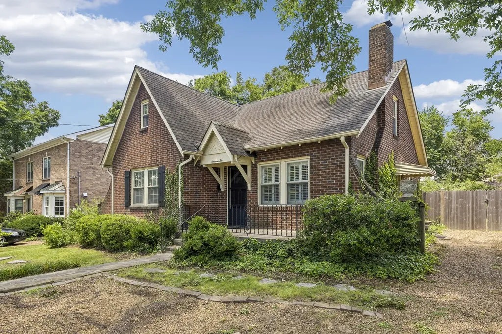 1910 Sweetbriar Avenue Nashville TN 37212