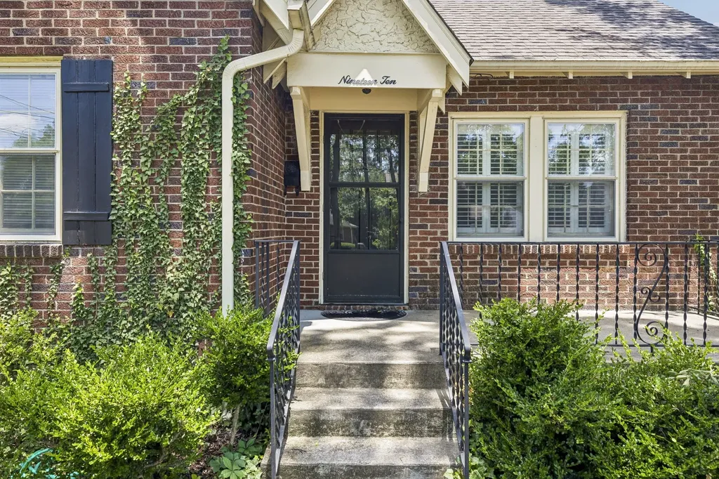 1910 Sweetbriar Avenue Nashville TN 37212