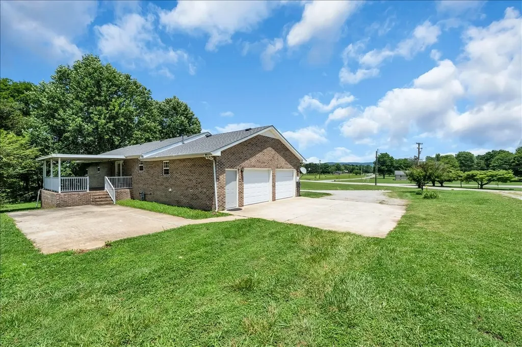 424 Winchester Highway Hillsboro TN 37342