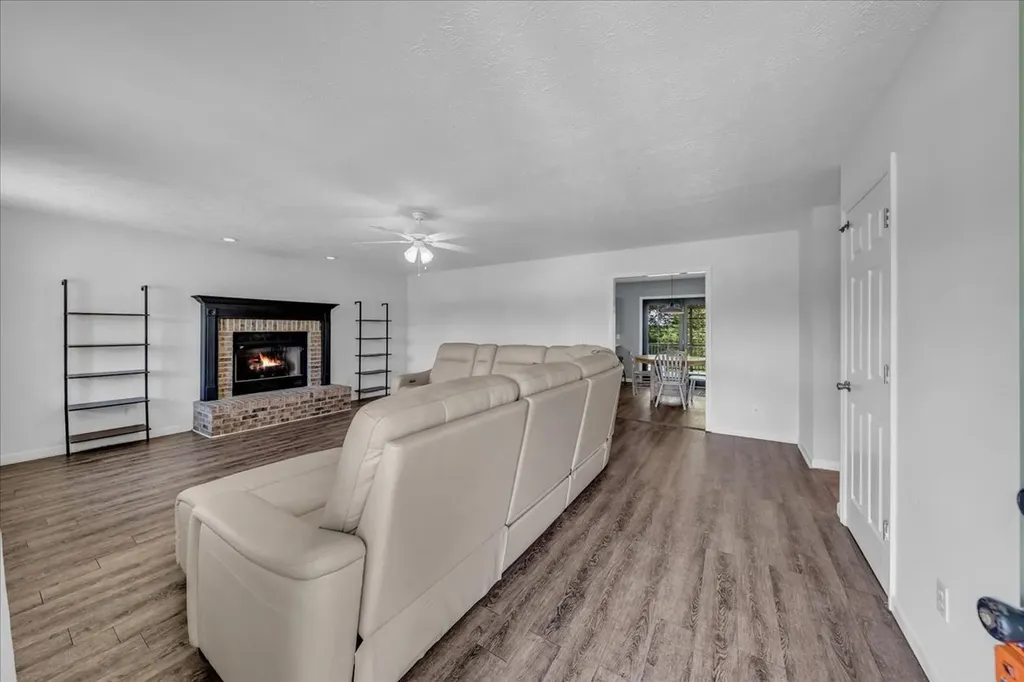 424 Winchester Highway Hillsboro TN 37342