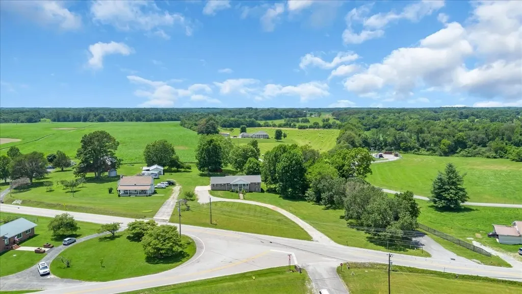 424 Winchester Highway Hillsboro TN 37342