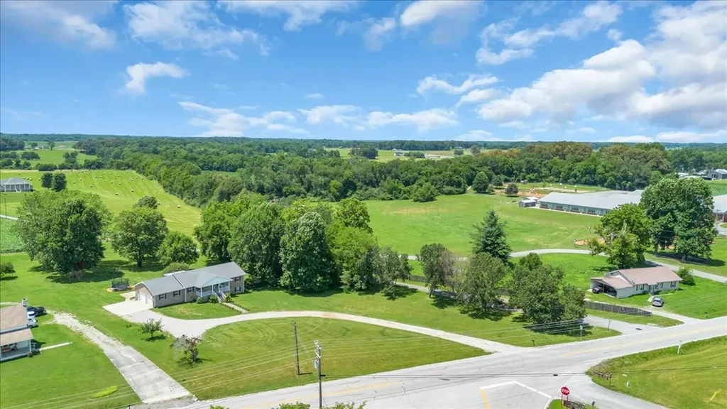 424 Winchester Highway Hillsboro TN 37342