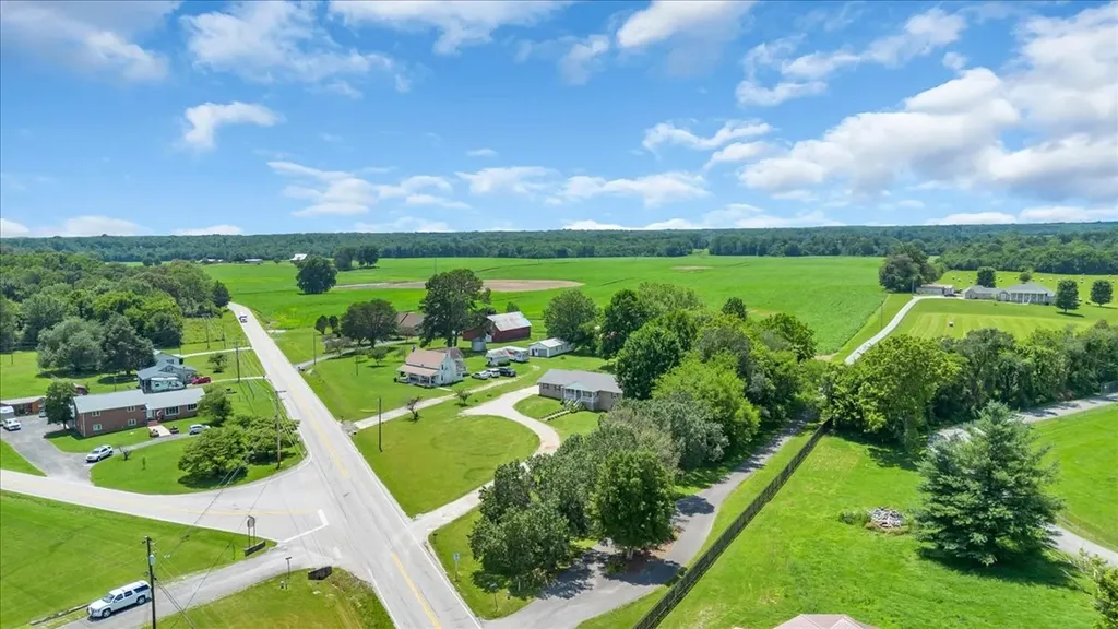424 Winchester Highway Hillsboro TN 37342