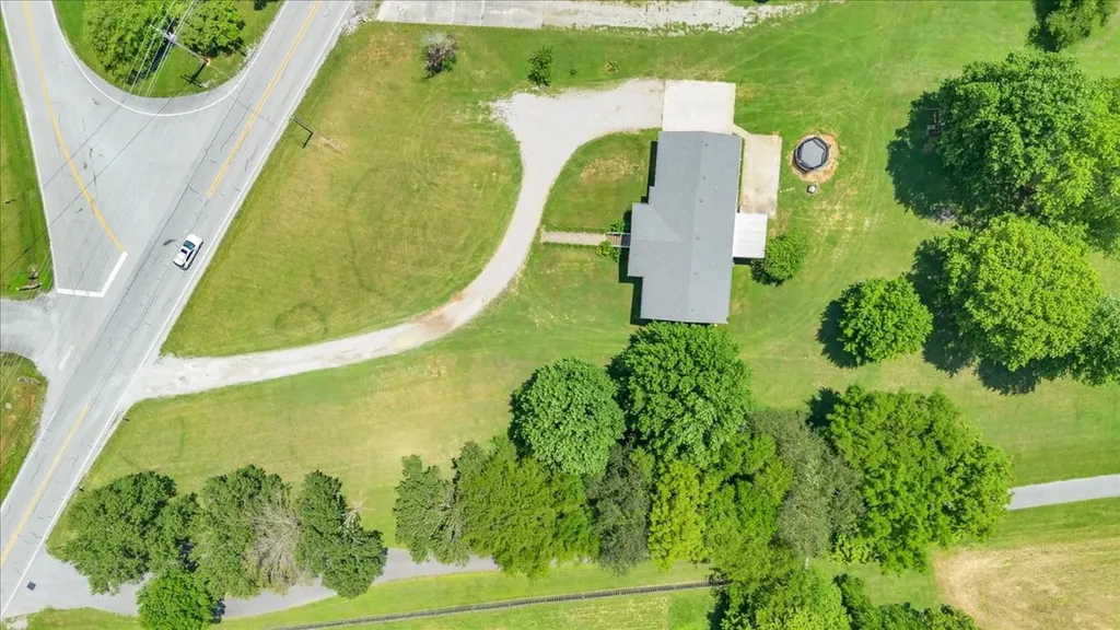 424 Winchester Highway Hillsboro TN 37342
