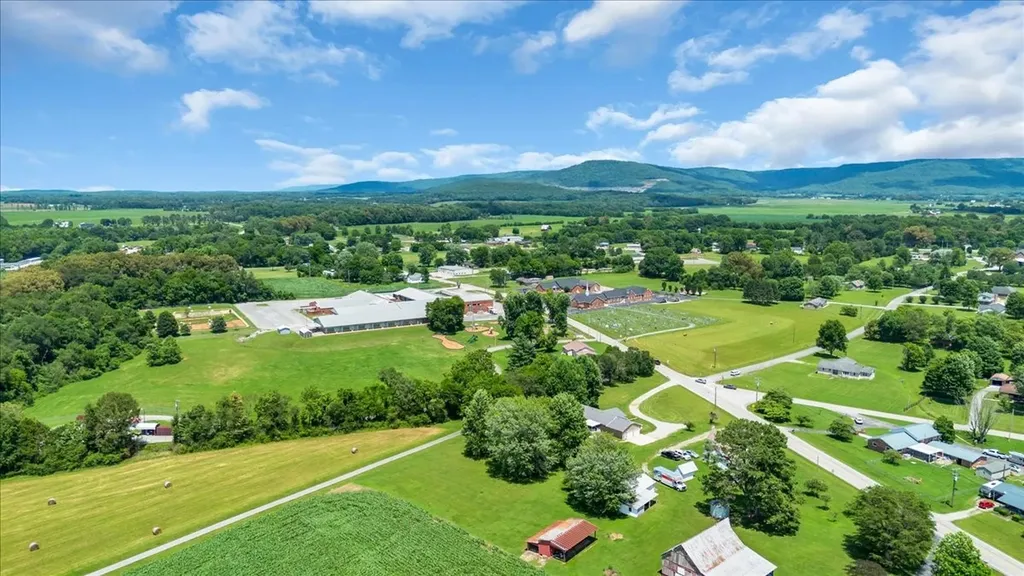 424 Winchester Highway Hillsboro TN 37342