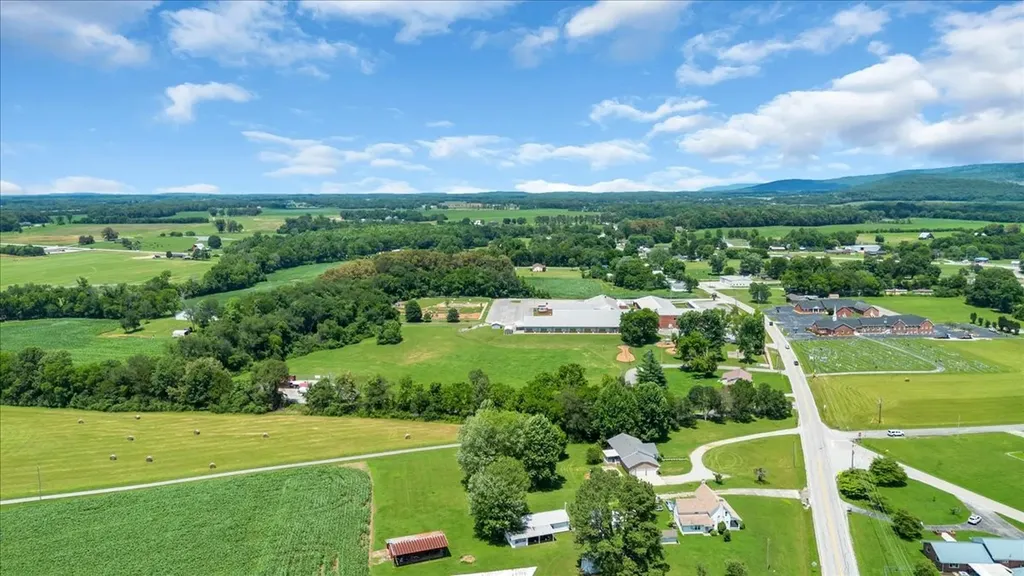 424 Winchester Highway Hillsboro TN 37342