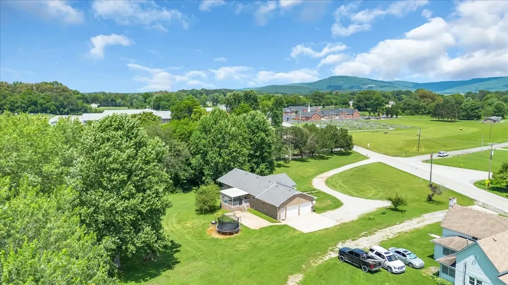 424 Winchester Highway Hillsboro TN 37342