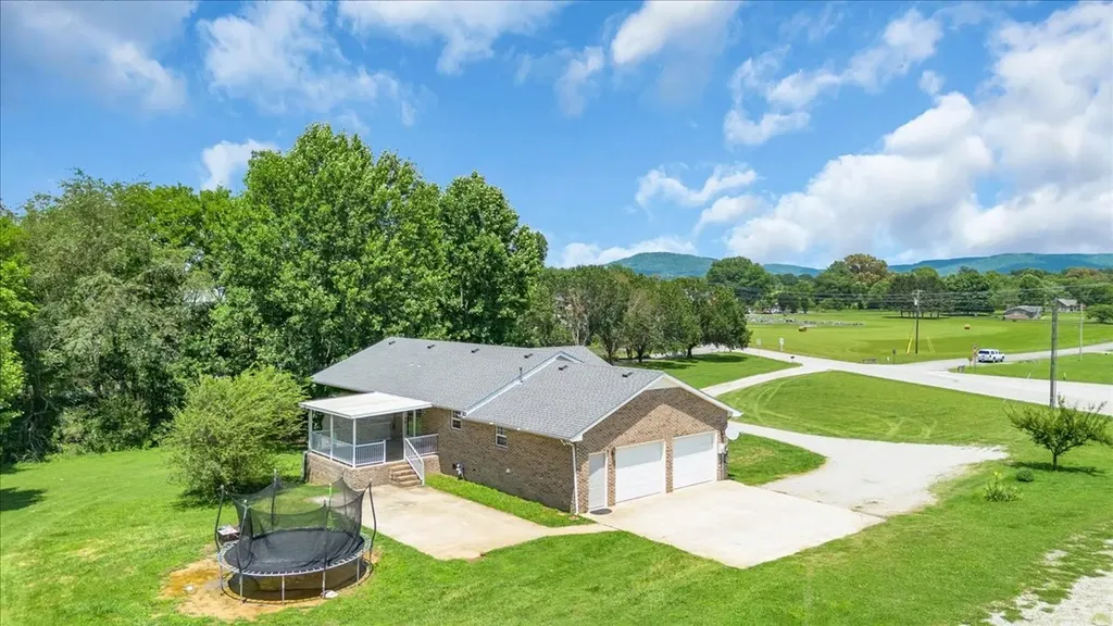424 Winchester Highway Hillsboro TN 37342